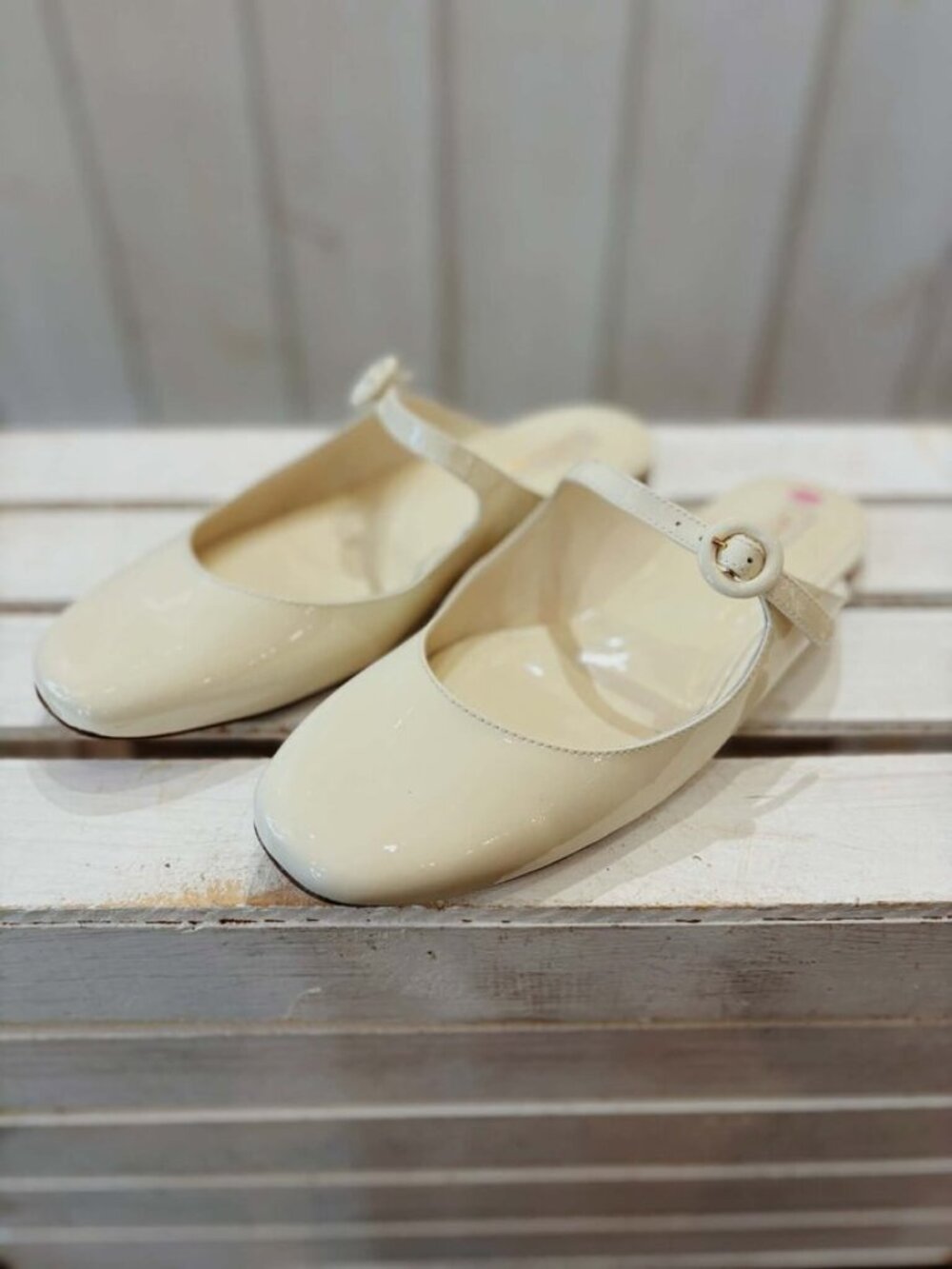 Larroude Blair Flat Mule In Ivory Patent Leather - Size 7